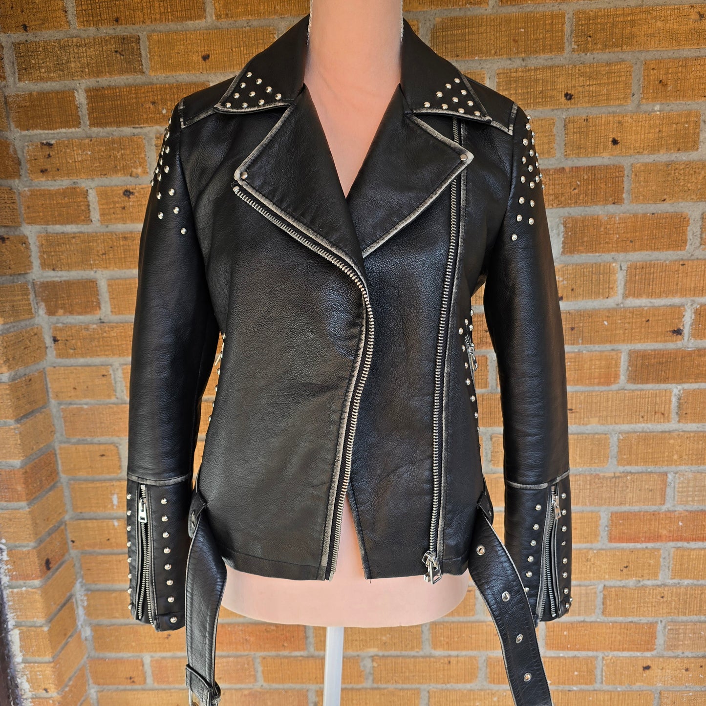 Brody Caster Leather