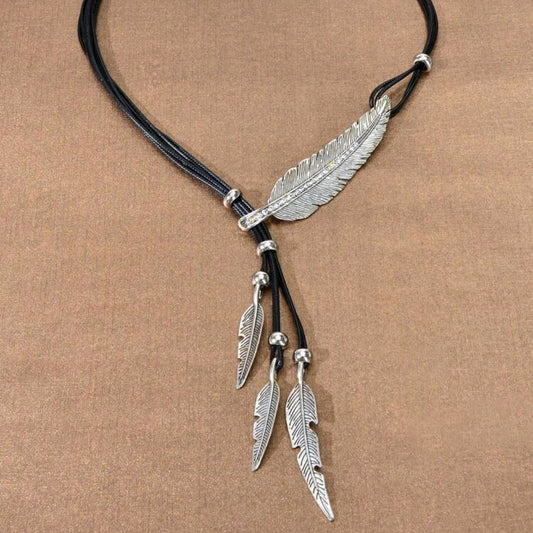 Catori Feather Necklace Tres